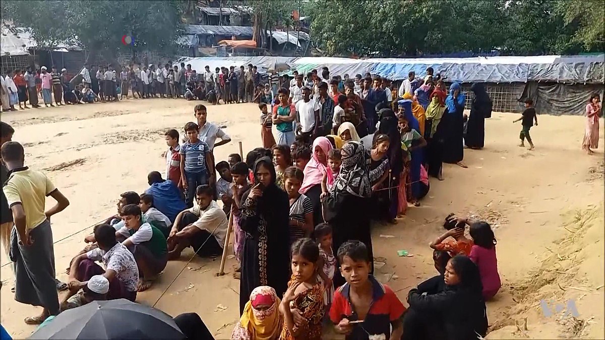 1200px-Rohingya_refugees_in_refugee_camp_in_Bangladesh,_2017